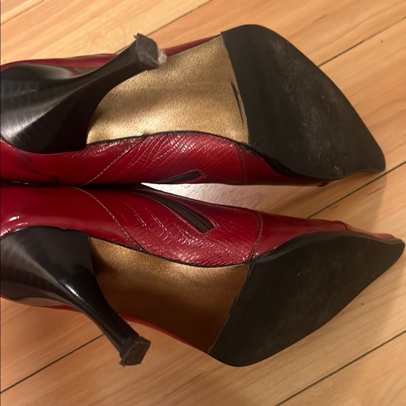 Red Ankle Boots with Pointed Toe and Medium Heel - Picture 4 of 4